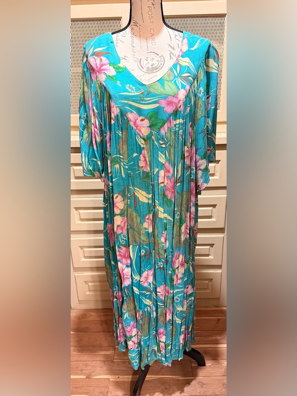 Vintage Cabernet Woman Floral Rayon Muumuu Kaftan Dress